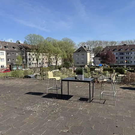 Ocean Breeze Escape With Nautical Elegance - 2-room Coastal-inspired 75 Qm - Location - Refined Maritime Style - Fully Renovated In 2024 With Smart Tv & Netflix - Equipped Kitchen & Free Parking - Close To Metro & Airport - King Siz Duisburg