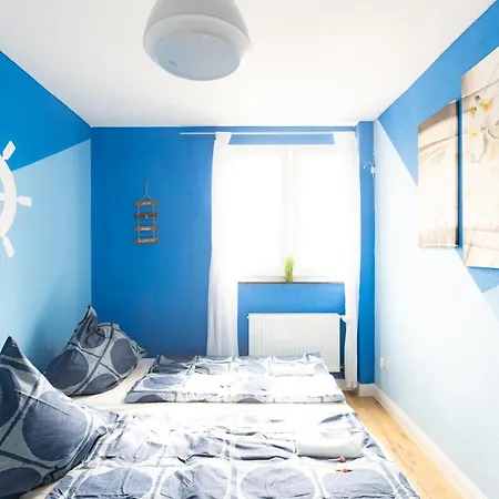 Ocean Breeze Escape With Nautical Elegance - 2-room Coastal-inspired 75 Qm - Location - Refined Maritime Style - Fully Renovated In 2024 With Smart Tv & Netflix - Equipped Kitchen & Free Parking - Close To Metro & Airport - King Siz Duisburg
