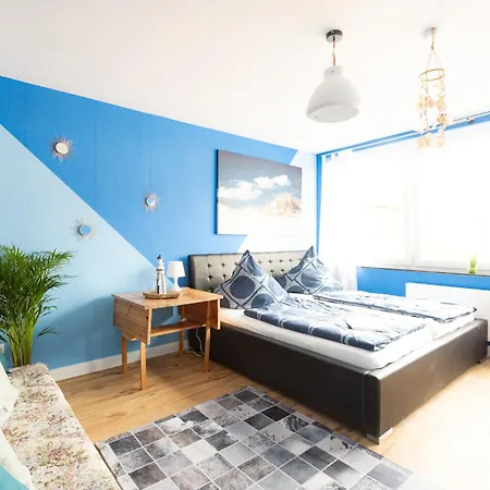 Daire Ocean Breeze Escape With Nautical Elegance - 2-room Coastal-inspired 75 Qm - Location - Refined Maritime Style - Fully Renovated In 2024 With Smart Tv & Netflix - Equipped Kitchen & Free Parking - Close To Metro & Airport - King Siz *
