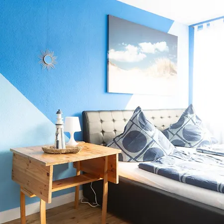 Ocean Breeze Escape With Nautical Elegance - 2-room Coastal-inspired 75 Qm - Location - Refined Maritime Style - Fully Renovated In 2024 With Smart Tv & Netflix - Equipped Kitchen & Free Parking - Close To Metro & Airport - King Siz Daire *