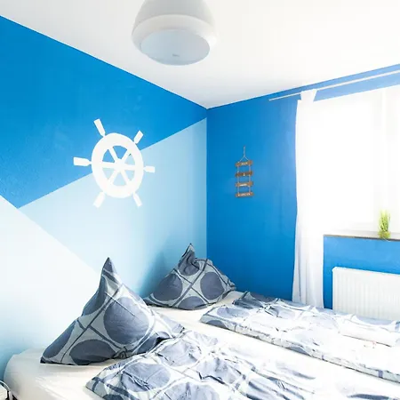 Ocean Breeze Escape With Nautical Elegance - 2-room Coastal-inspired 75 Qm - Location - Refined Maritime Style - Fully Renovated In 2024 With Smart Tv & Netflix - Equipped Kitchen & Free Parking - Close To Metro & Airport - King Siz *