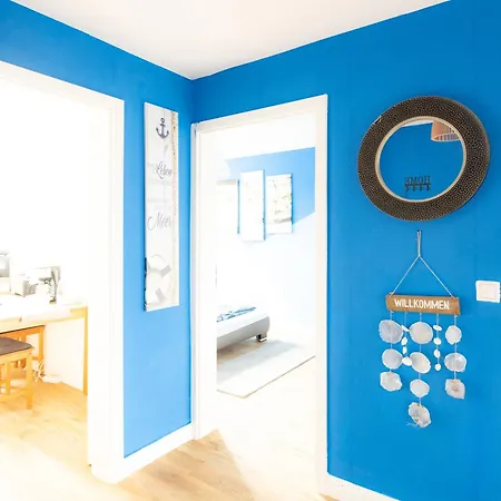 Ocean Breeze Escape With Nautical Elegance - 2-room Coastal-inspired 75 Qm - Location - Refined Maritime Style - Fully Renovated In 2024 With Smart Tv & Netflix - Equipped Kitchen & Free Parking - Close To Metro & Airport - King Siz * Duisburg