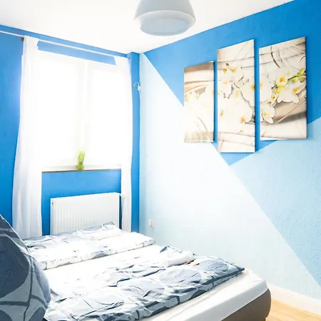 Ocean Breeze Escape With Nautical Elegance - 2-room Coastal-inspired 75 Qm - Location - Refined Maritime Style - Fully Renovated In 2024 With Smart Tv & Netflix - Equipped Kitchen & Free Parking - Close To Metro & Airport - King Siz Apartment *