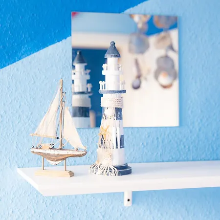 Ocean Breeze Escape With Nautical Elegance - 2-room Coastal-inspired 75 Qm - Location - Refined Maritime Style - Fully Renovated In 2024 With Smart Tv & Netflix - Equipped Kitchen & Free Parking - Close To Metro & Airport - King Siz