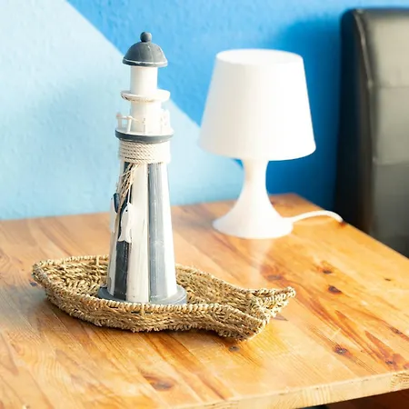 Ocean Breeze Escape With Nautical Elegance - 2-room Coastal-inspired 75 Qm - Location - Refined Maritime Style - Fully Renovated In 2024 With Smart Tv & Netflix - Equipped Kitchen & Free Parking - Close To Metro & Airport - King Siz *