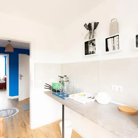 Daire Ocean Breeze Escape With Nautical Elegance - 2-room Coastal-inspired 75 Qm - Location - Refined Maritime Style - Fully Renovated In 2024 With Smart Tv & Netflix - Equipped Kitchen & Free Parking - Close To Metro & Airport - King Siz