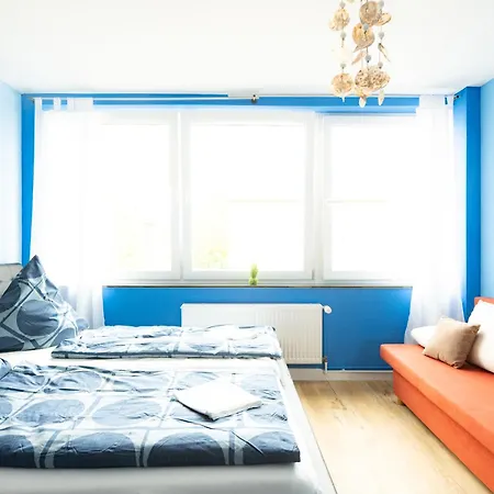 Ocean Breeze Escape With Nautical Elegance - 2-room Coastal-inspired 75 Qm - Location - Refined Maritime Style - Fully Renovated In 2024 With Smart Tv & Netflix - Equipped Kitchen & Free Parking - Close To Metro & Airport - King Siz * Duisburg