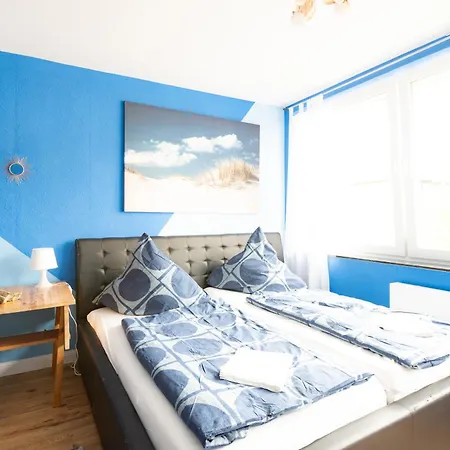 Ocean Breeze Escape With Nautical Elegance - 2-room Coastal-inspired 75 Qm - Location - Refined Maritime Style - Fully Renovated In 2024 With Smart Tv & Netflix - Equipped Kitchen & Free Parking - Close To Metro & Airport - King Siz