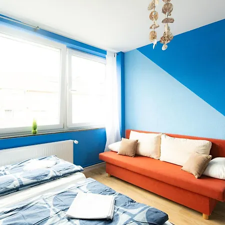 Ocean Breeze Escape With Nautical Elegance - 2-room Coastal-inspired 75 Qm - Location - Refined Maritime Style - Fully Renovated In 2024 With Smart Tv & Netflix - Equipped Kitchen & Free Parking - Close To Metro & Airport - King Siz Apartment *