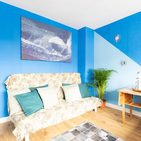 Daire Ocean Breeze Escape With Nautical Elegance - 2-room Coastal-inspired 75 Qm - Location - Refined Maritime Style - Fully Renovated In 2024 With Smart Tv & Netflix - Equipped Kitchen & Free Parking - Close To Metro & Airport - King Siz *